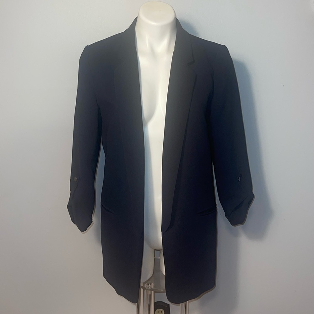 T Tahari ladies navy blue suit jacket. Size small.
